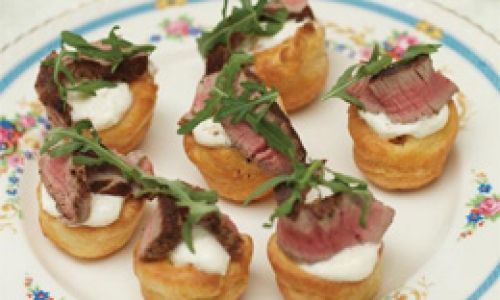 MINI SPICED BEEF & YORKSHIRE PUDDINGS